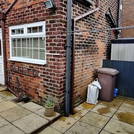 Victorian Semi Detached House Behind The High Street Vila Newton-le-Willows Exterior foto