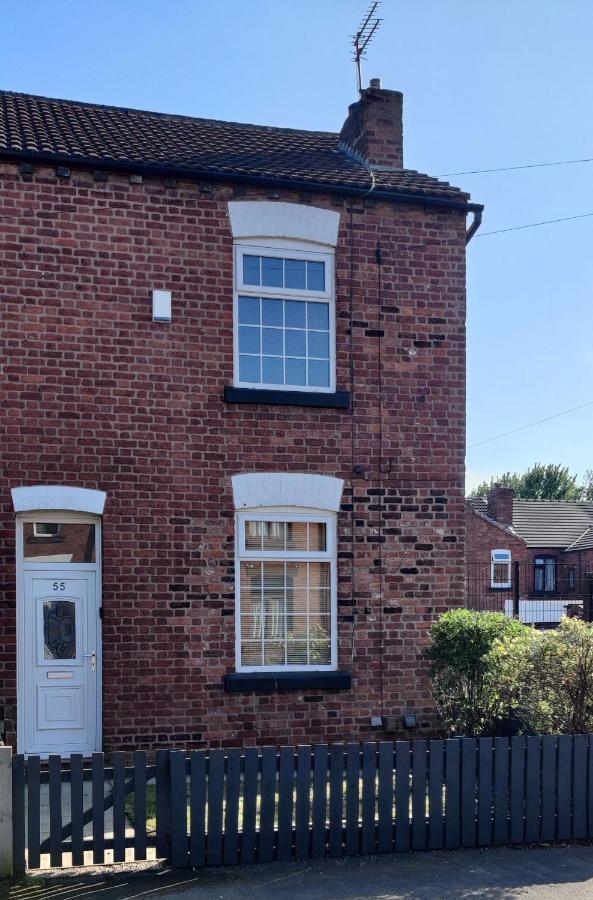 Victorian Semi Detached House Behind The High Street Vila Newton-le-Willows Exterior foto